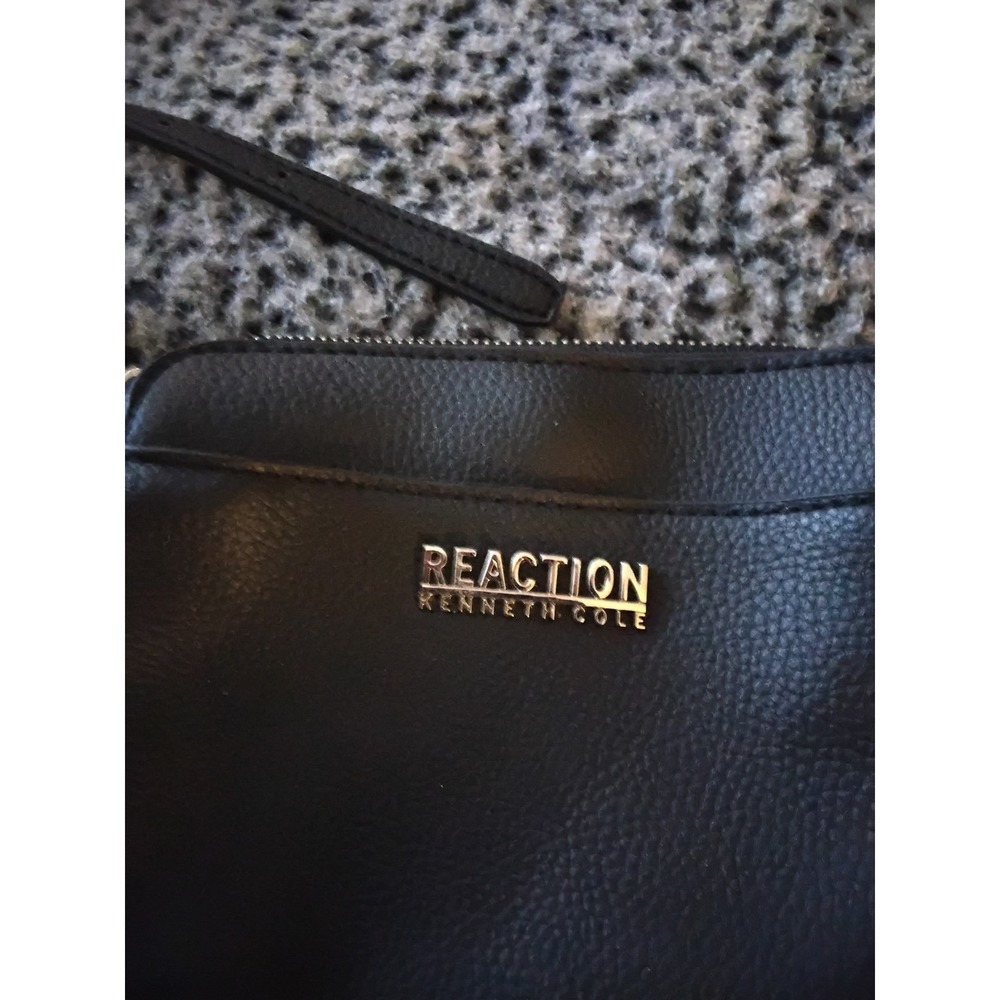 Kenneth Cole Reaction Black Pebbled Crossbody Bag Silver Logo Camera Bag